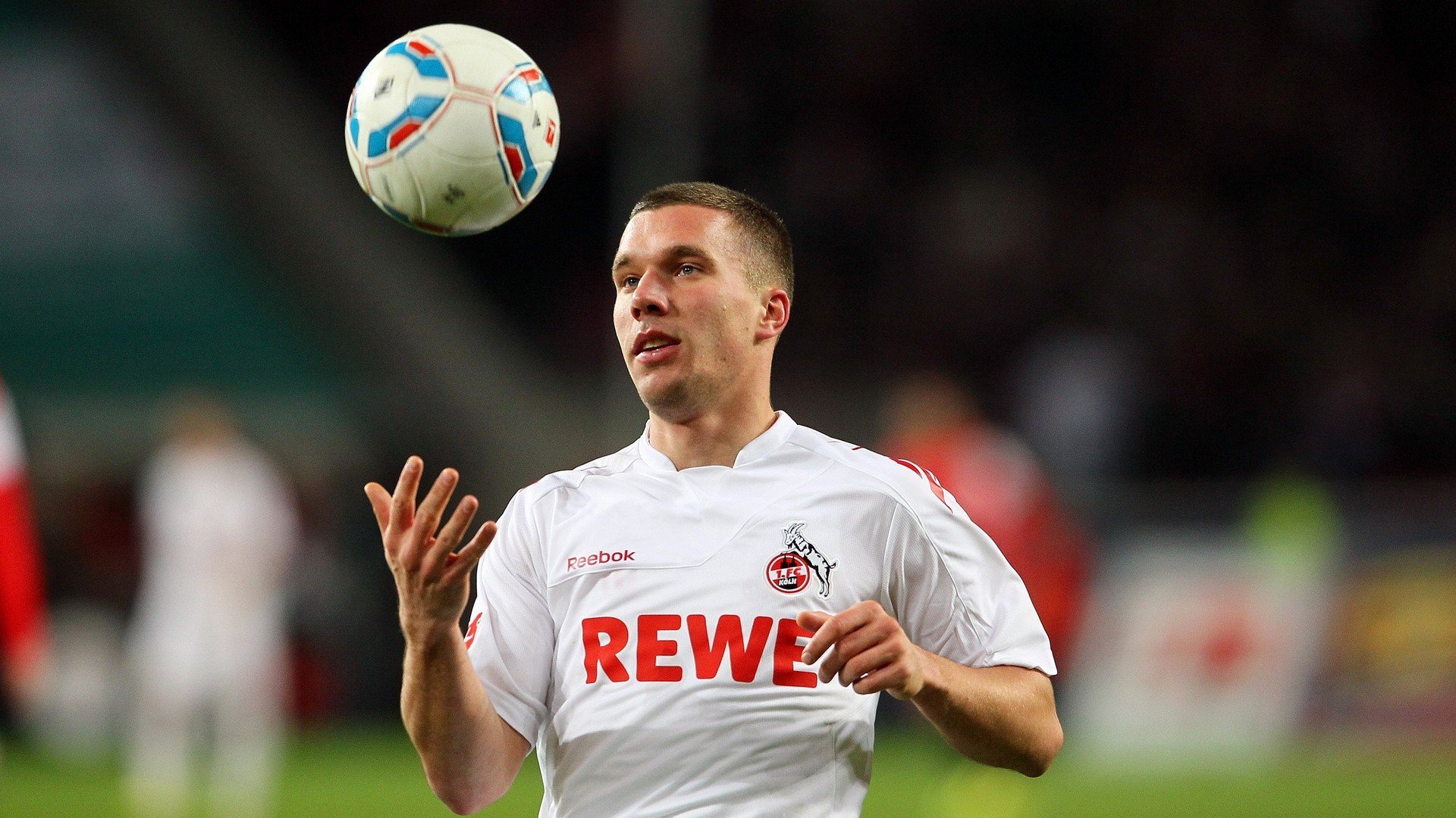 德甲联赛球迷参与度提升策略，德甲有观众